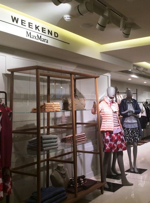 Εκθεσιακός χώρος καταστήματος σε εμπορικό κέντρο